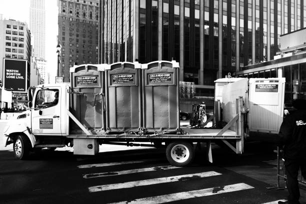 Best Porta potty delivery and setup  in Grand Ledge, MI